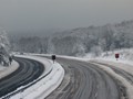 Winterliche Stille auf der Autobahn